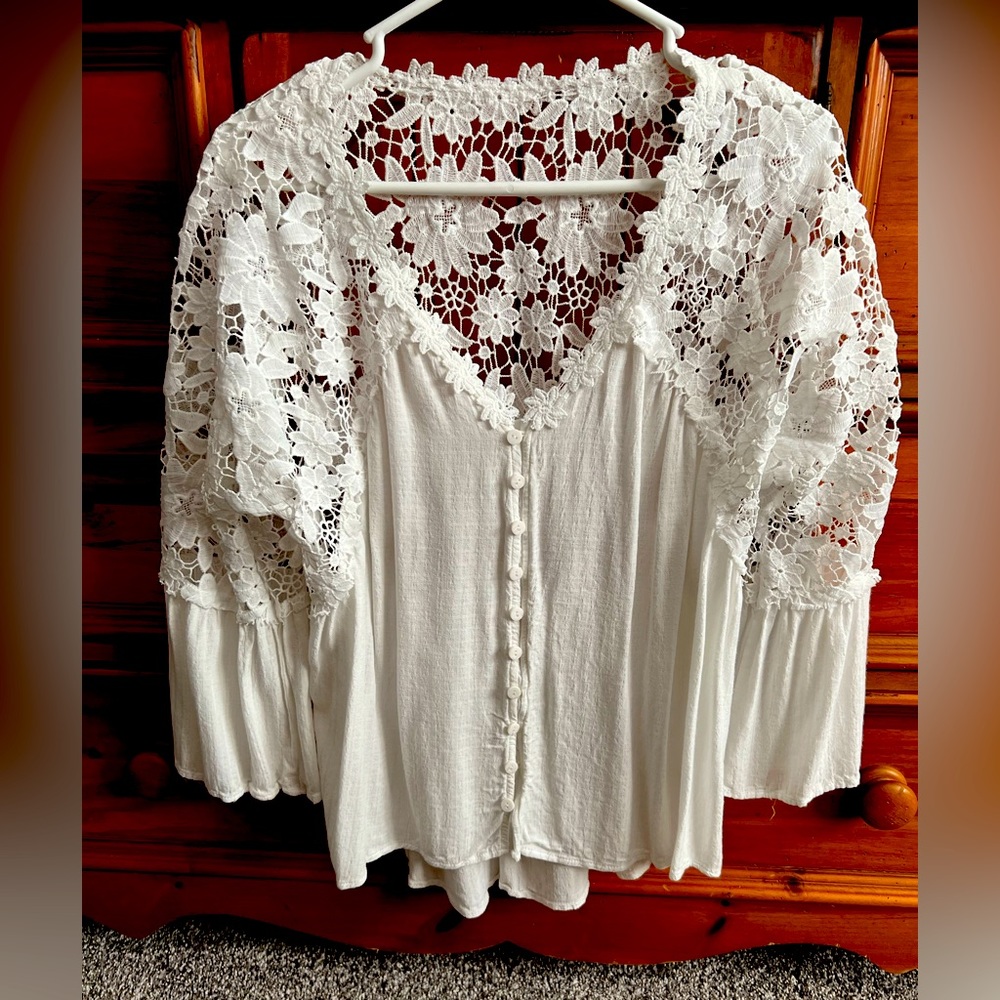 White lacy top never been worn